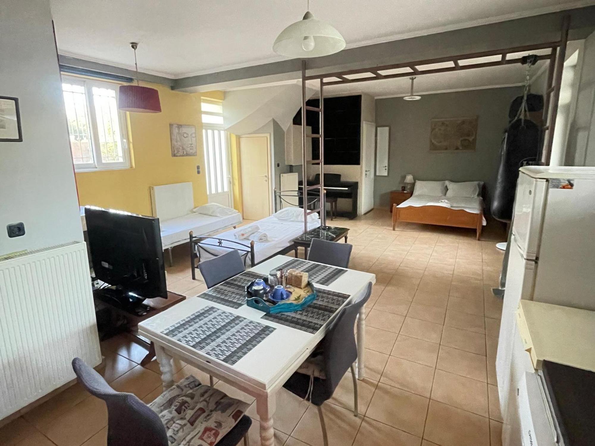 Patras - Independent Studio In Quiet Area Εξωτερικό φωτογραφία