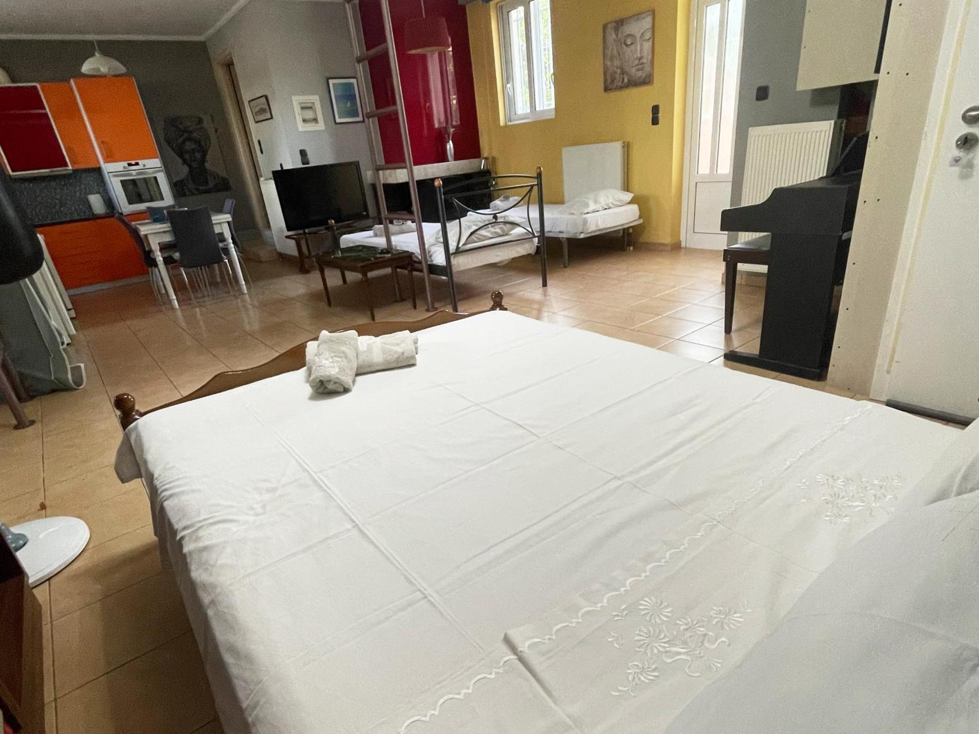 Patras - Independent Studio In Quiet Area Εξωτερικό φωτογραφία